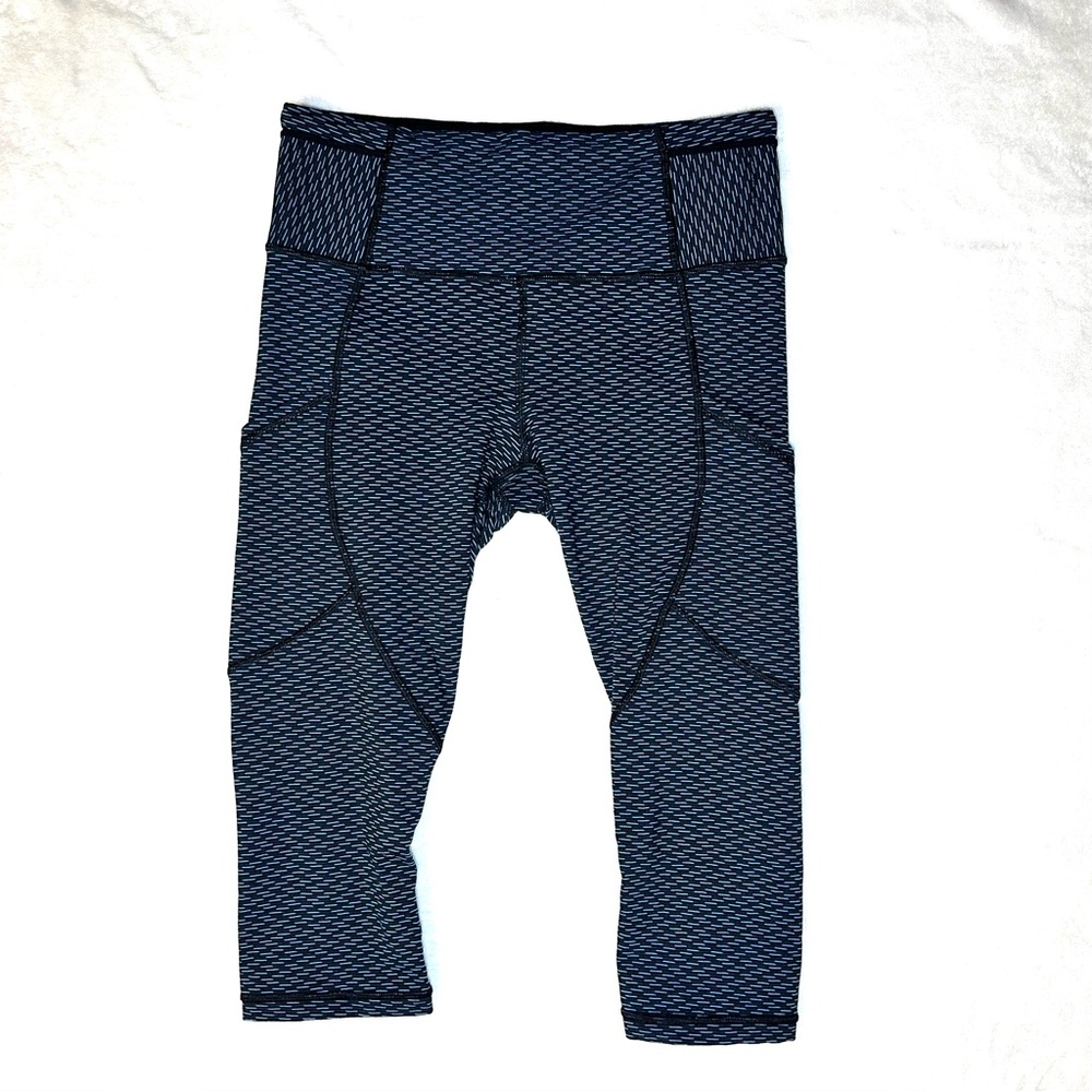 LULULEMON Outrun Ruched Back Crop Legging Size 8 Black & Ocean Blue W Pockets